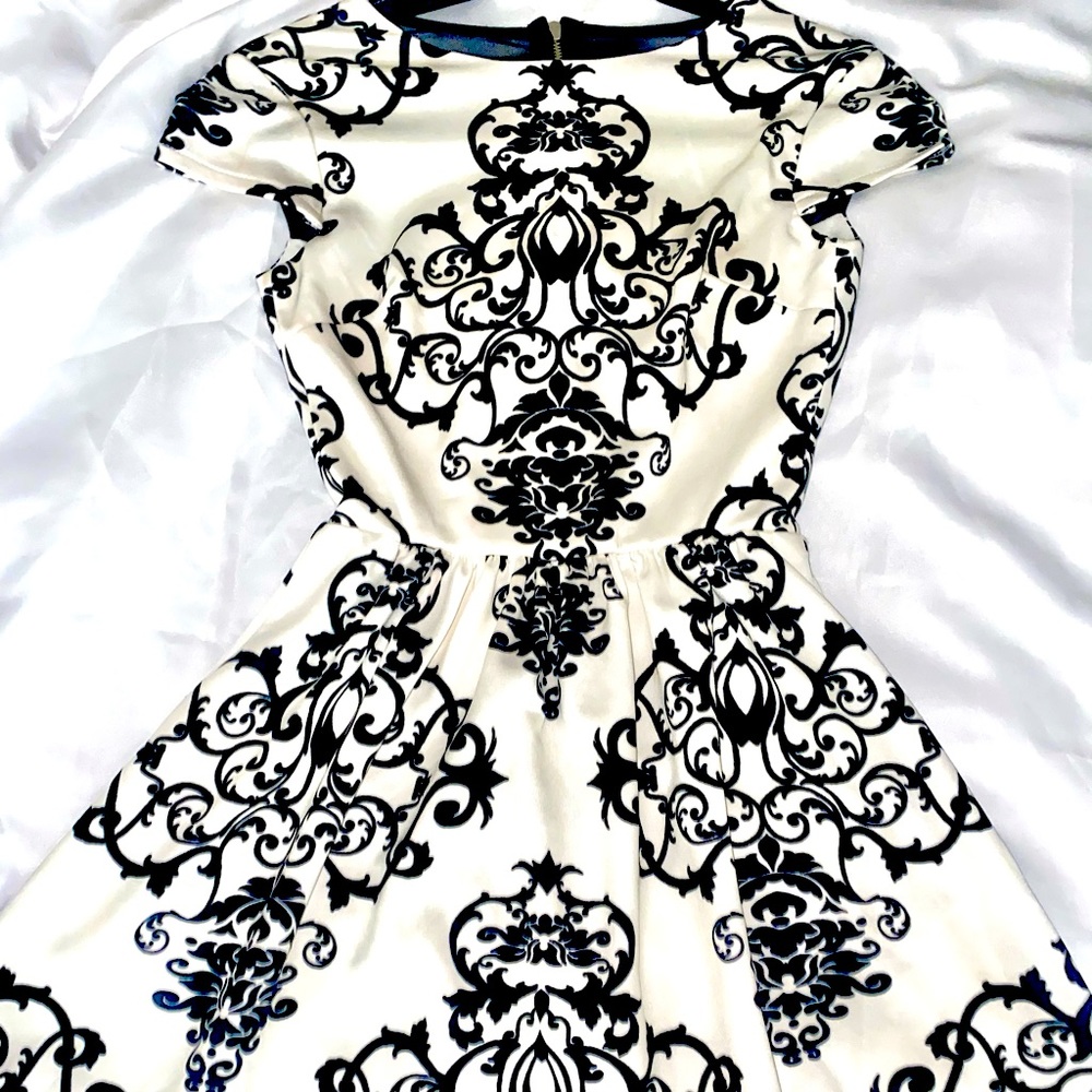 Black&White Patterned cocktail dress 
PREOWNED